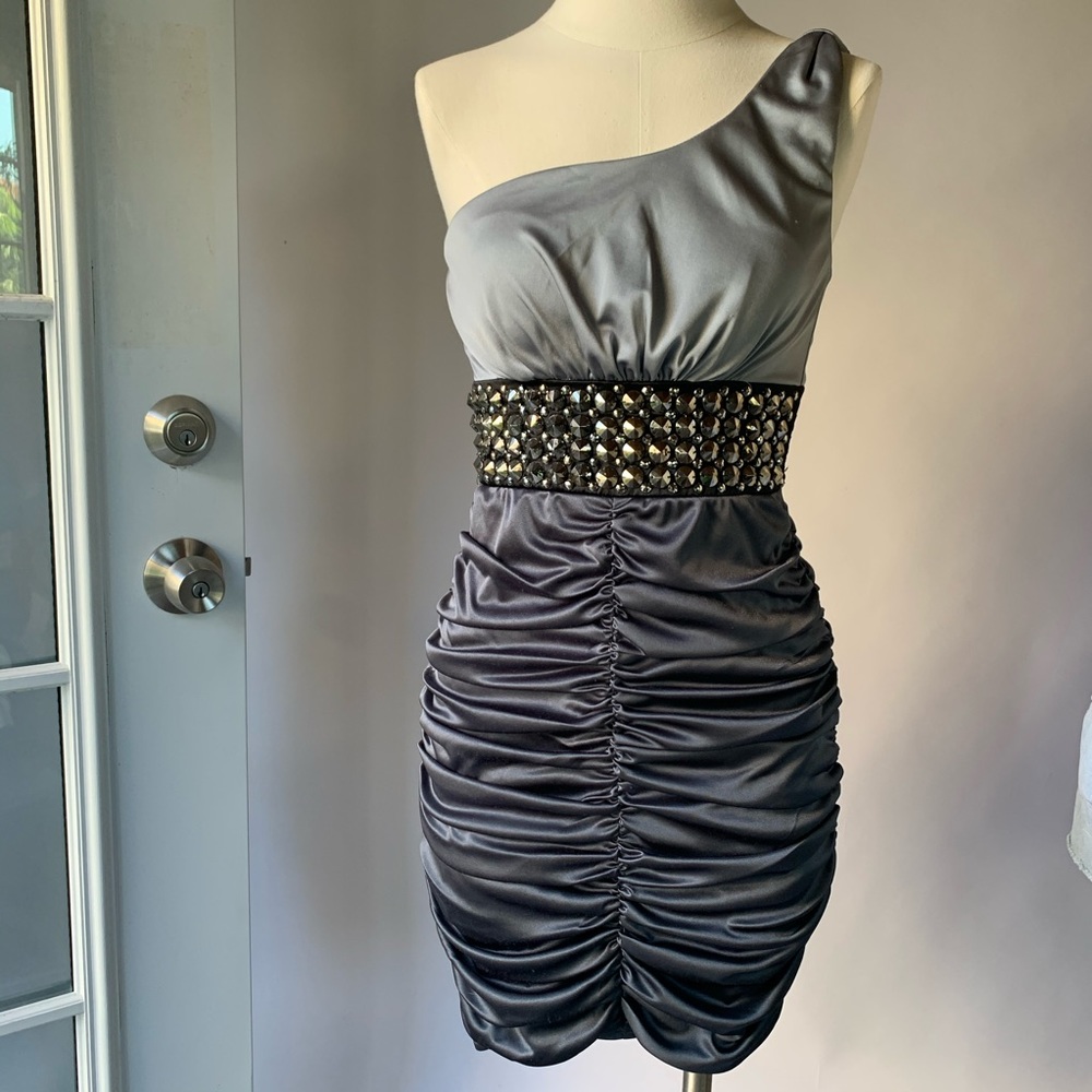Dress - Picture 7 of 8
